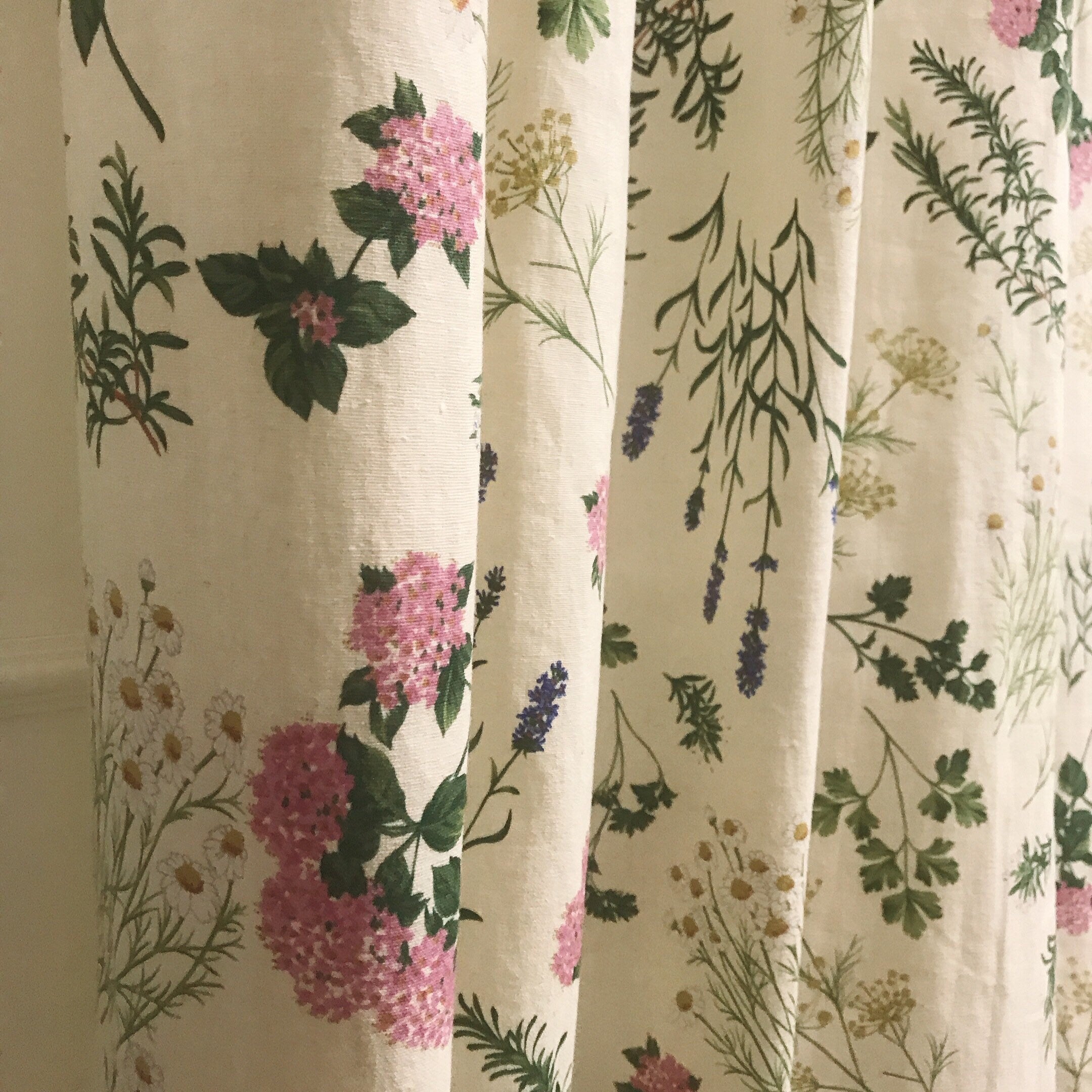 Hydrangea Floral Curtain on Ivory