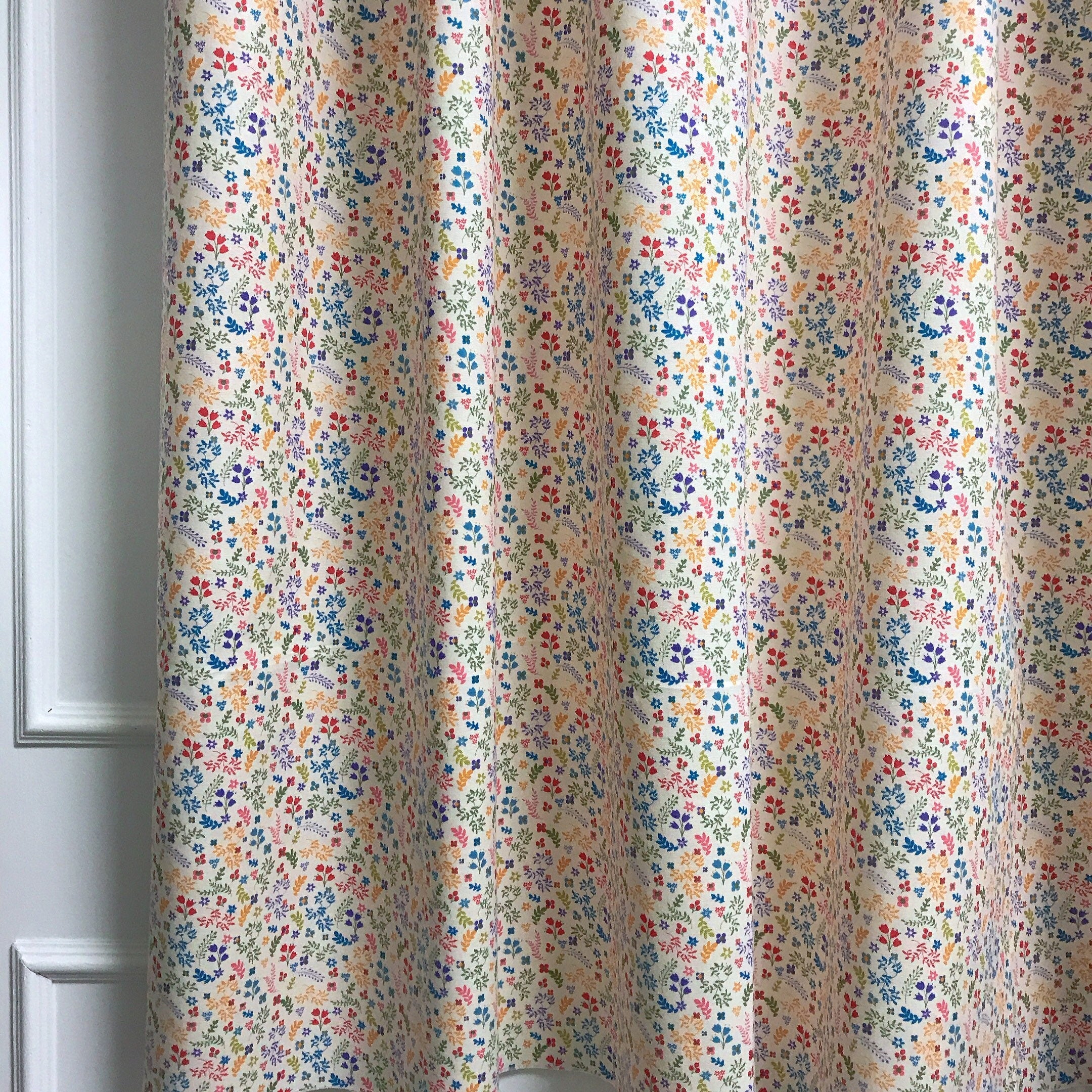 Small Flowers And Leaves Curtain