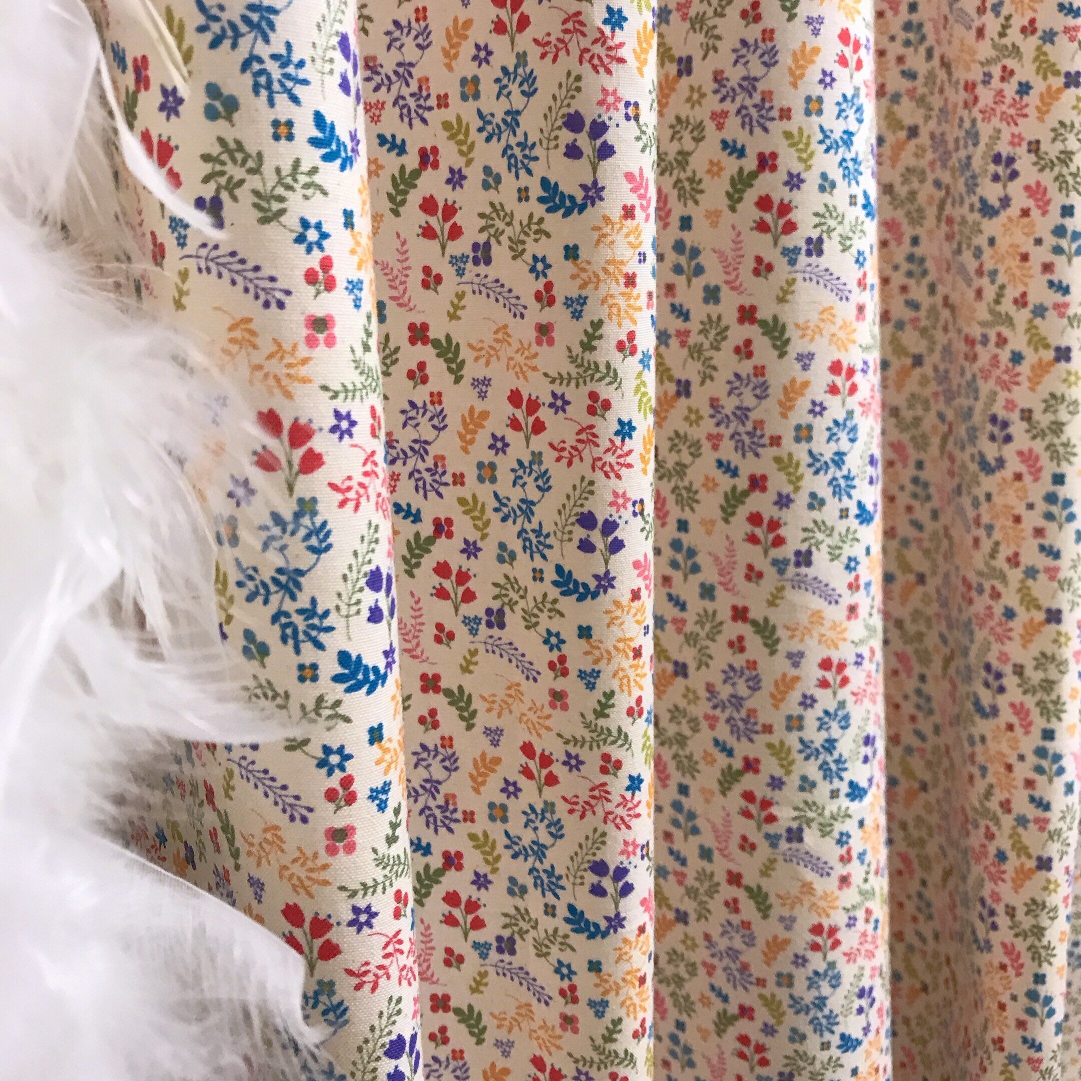 Small Flowers And Leaves Curtain