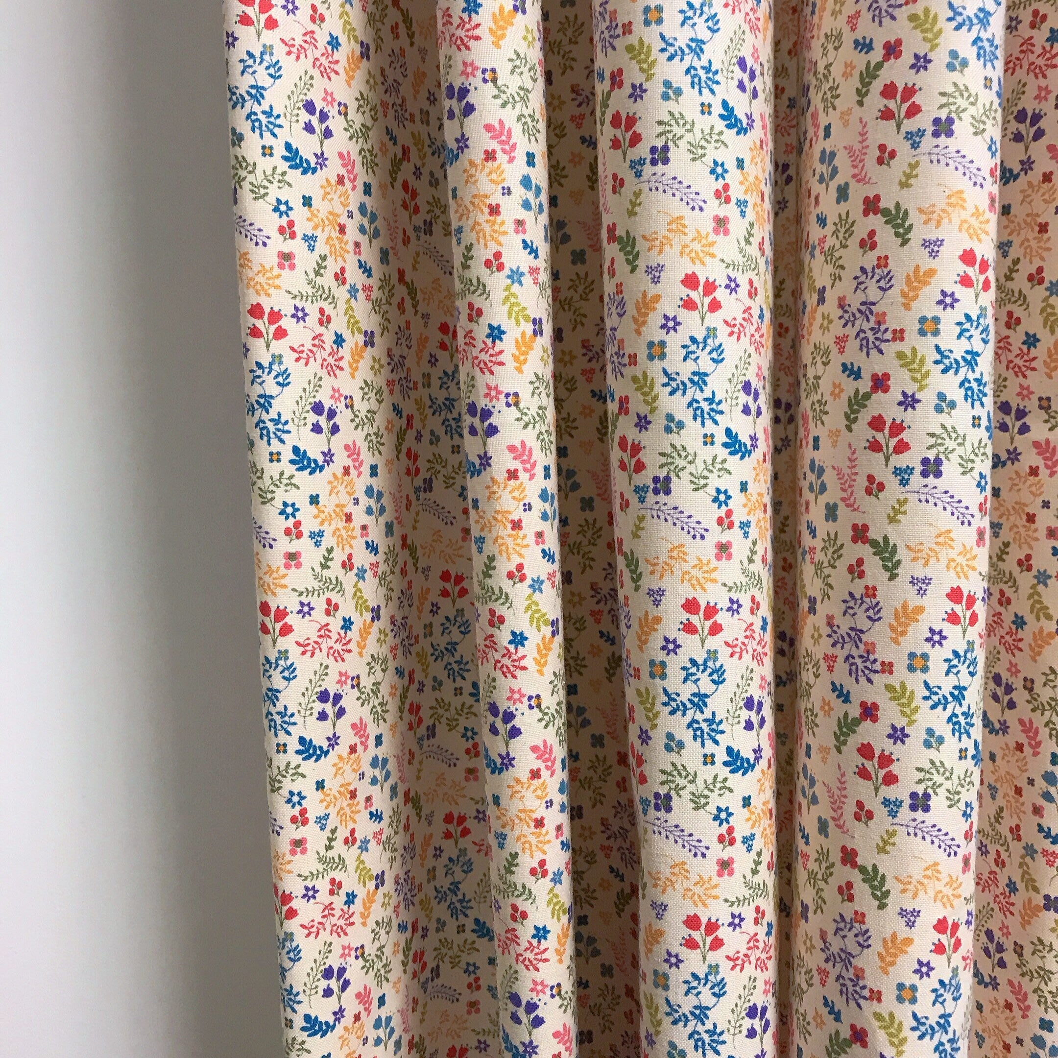 Small Flowers And Leaves Curtain