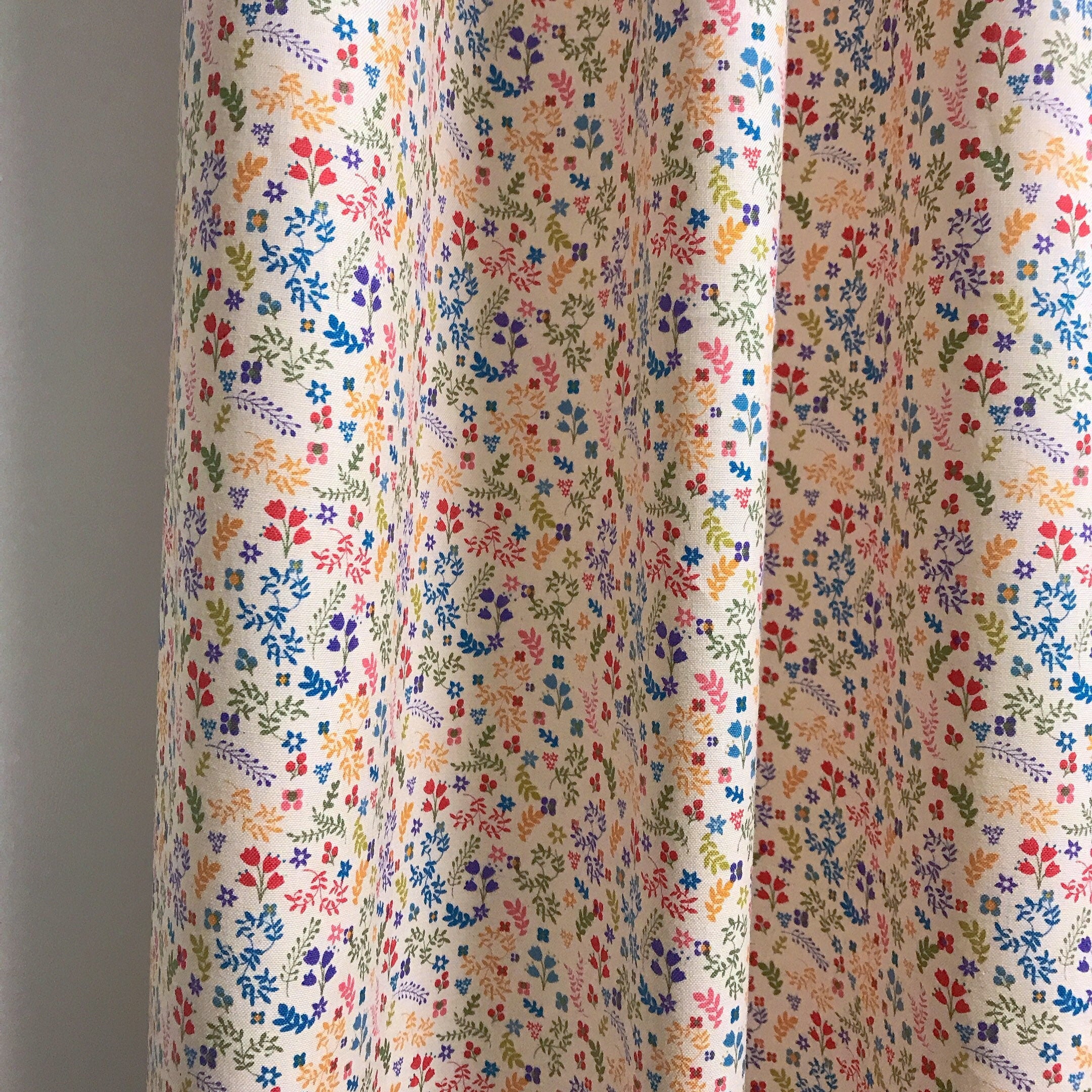 Small Flowers And Leaves Curtain