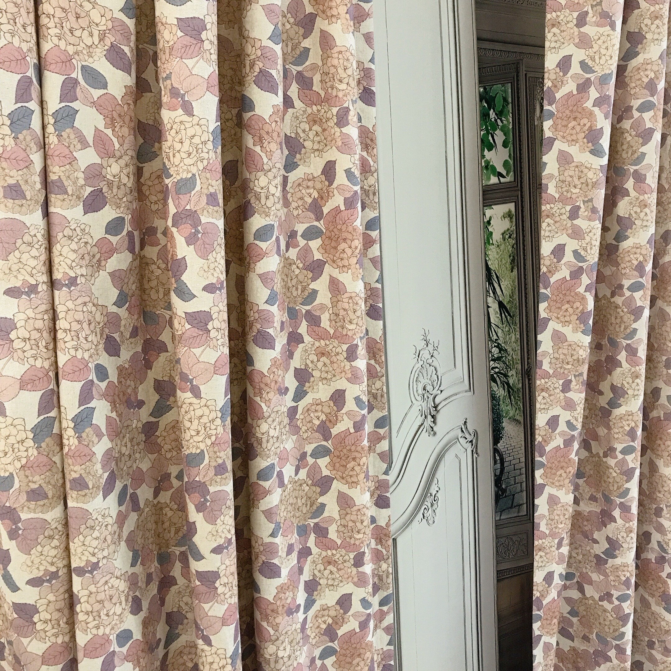 Pinky Beige Hydrangea Curtain on Natural Beige