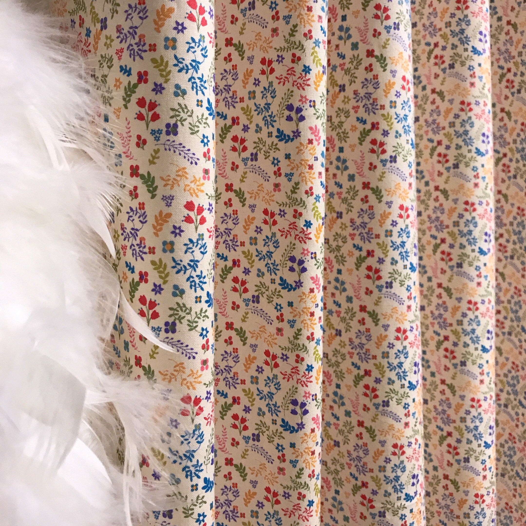 Small Flowers And Leaves Curtain